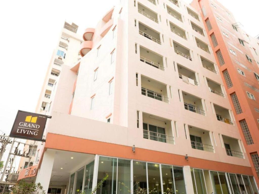 Grand Living Residence Chiang Mai Exteriör bild