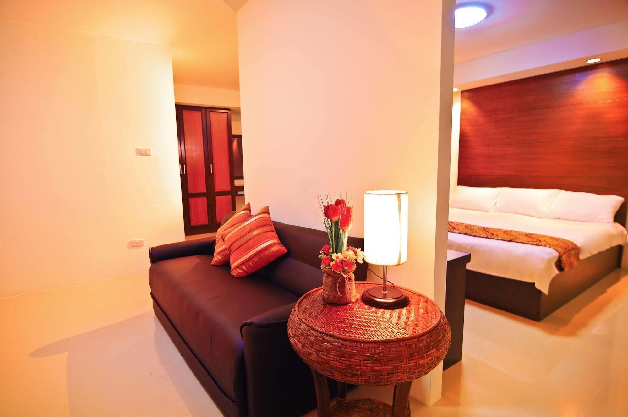 Grand Living Residence Chiang Mai Exteriör bild