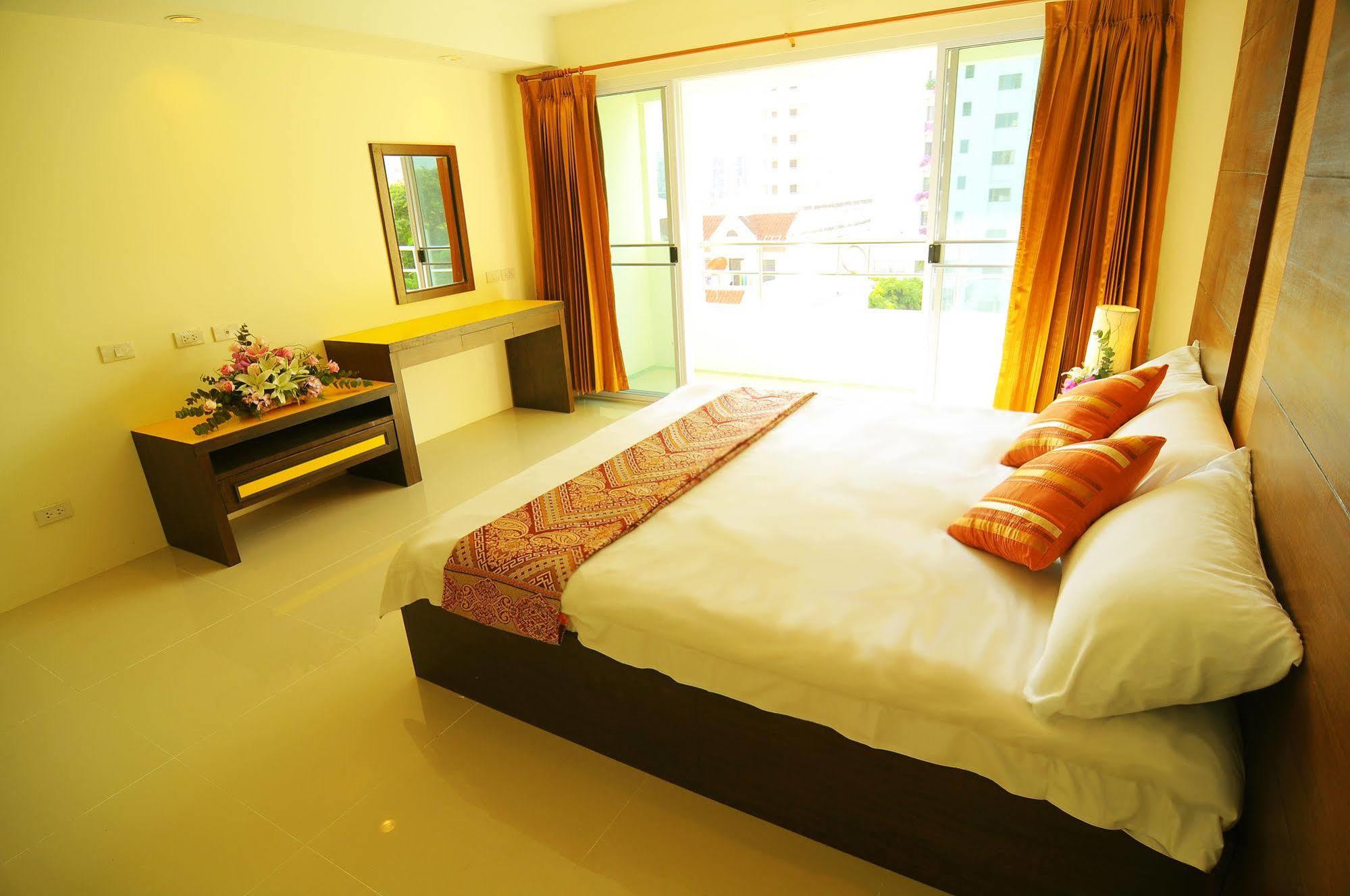 Grand Living Residence Chiang Mai Exteriör bild
